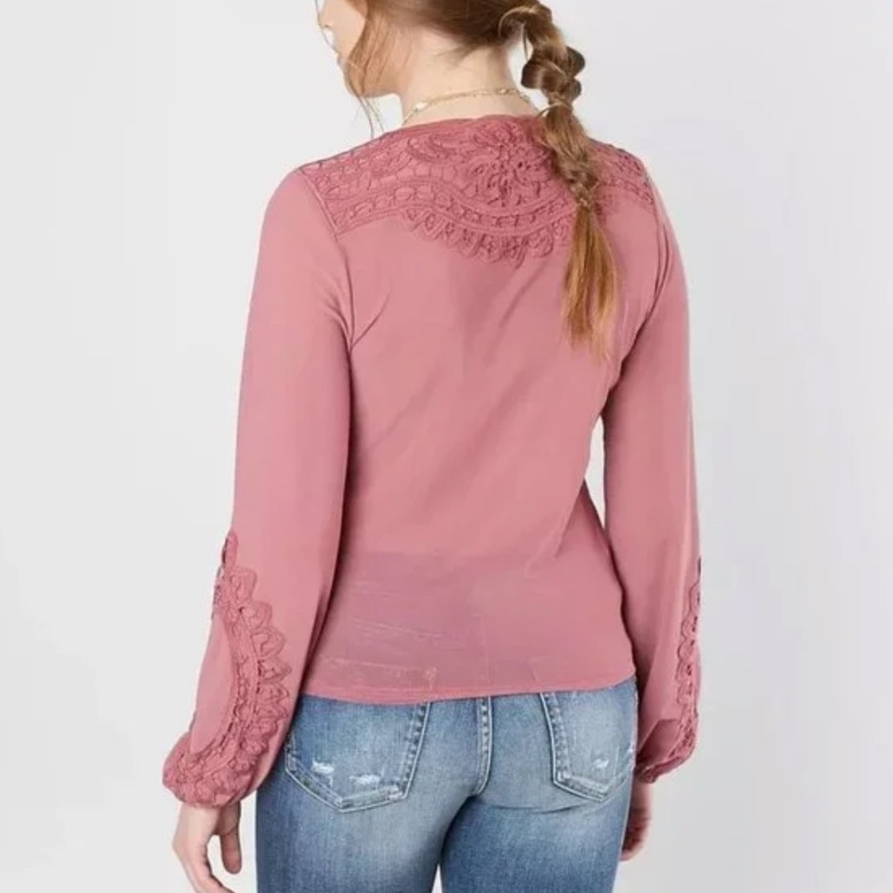 Gimmicks by Buckle mauve pink crochet lace up blouse - Picture 2 of 9